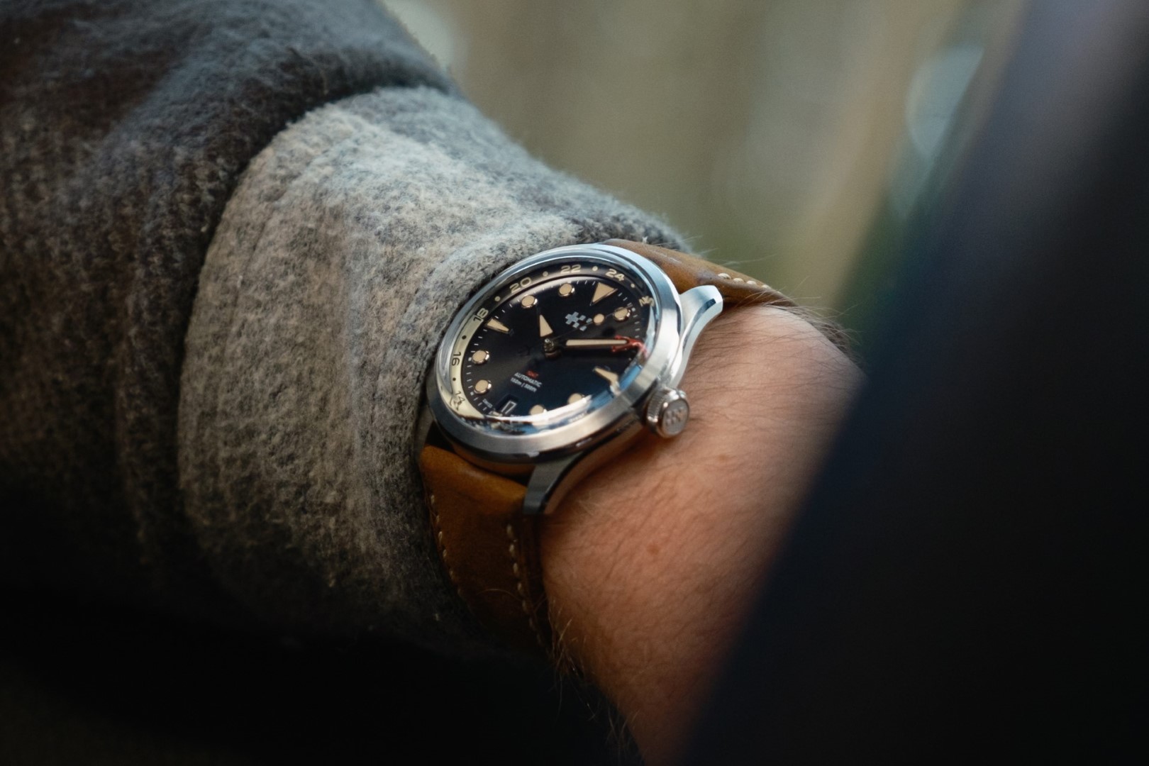 C65 Dune Automatic on a Mercedes GLA (copyright : Steven Roussel - Christopher Ward)